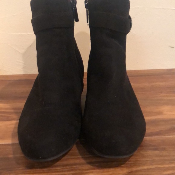 Impo wedge heel ankle boot. Size 7.5 - Picture 2 of 5